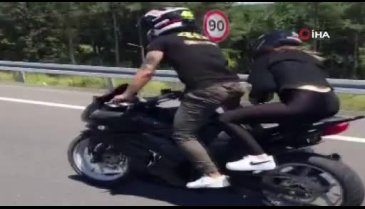 Seyir halindeyken kız arkadaşının üstünden atladı!