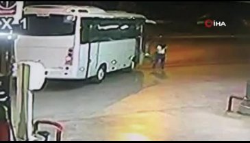 Tur midibüsü ile ticari taksi çarpıştı: Ölü ve yaralılar var