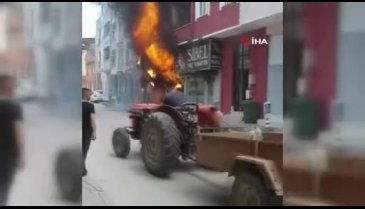 Bursa'da tuhafiye dükkanı alev alev yandı, o anlar böyle görüntülendi