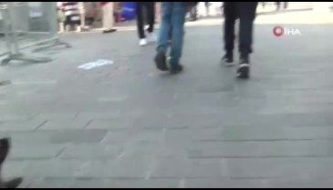Emzik emen köpek ilgi odağı oldu