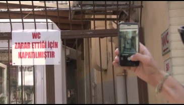 Bursa'da tuvalet zarar etti, kapısına yazı asıldı (ÖZEL HABER)