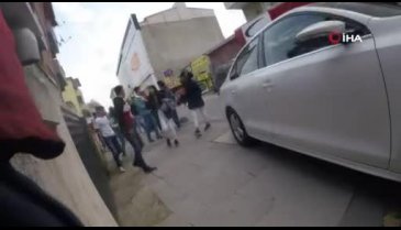 Sultanbeyli'de 30 genç bıçaklarla birbirine saldırdı
