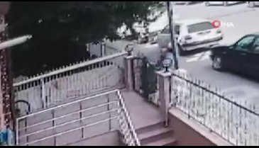 Bina önündeki bisikleti çaldı! O anlar güvenlik kamerasında