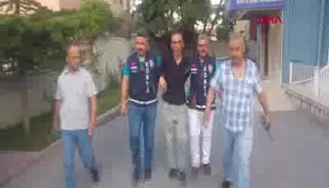 Platonik aşk yaşadığı komşusunu öldürdü