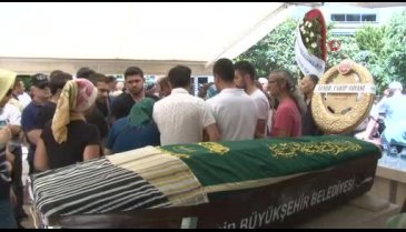 Babası tarafından öldürülen doktor son yolculuğuna uğurlandı