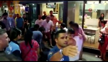 Yüzlerce turistin gözü önünde silahlar konuştu