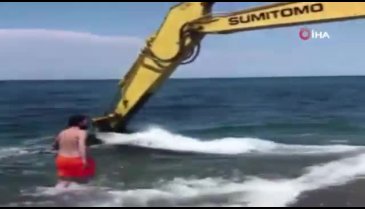 İş makinesiyle deniz keyfi