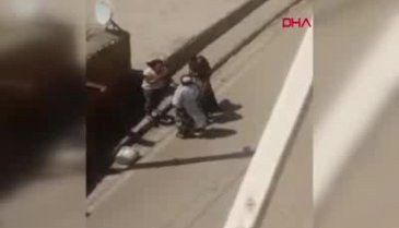 Kadınlar sokak ortasında birbirine girdi!