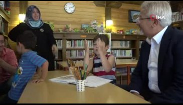 Bursa Nilüfer Belediye Başkanı Erdem çocuklara kitap okudu