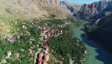 Yarasa adam Kemaliye'ye hayran kaldı