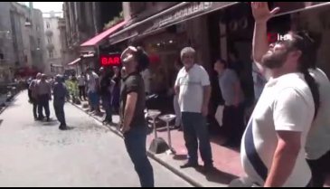 Yanan binadan yere düşen cam parçaları paniğe neden oldu