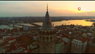 Galata Kulesi'nin gün batımıyla birleşen manzarası mest etti