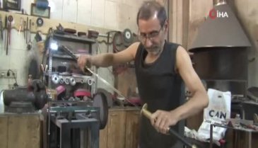 Samuray kılıcı ile Japon ustalara rakip oldu