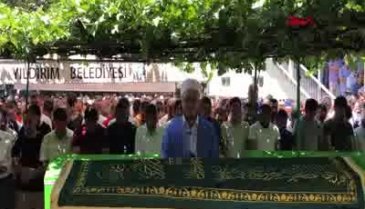 Kazada hayatını kaybeden Bursalı baba ve kızları toprağa verildi