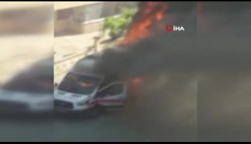 Alev alan ambulansın içinden son andan kurtarıldı