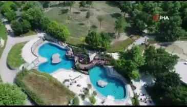 Bursa'da sıcaktan bunalan hayvanlara buzlu meyve