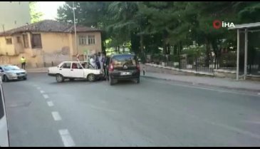 Bursa'da iki araç kafa kafaya çarpıştı
