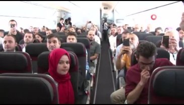 Pilotun "Eren" anonsuna yolculardan alkış