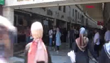 Bursa'daki kesinti mağdur etti! Esnaf satışları telefon ışığında yaptı