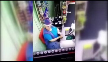 Yaşlı kadın defalarca bıçaklandı