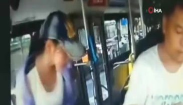 Çinli kadın otobüs şoförünü tekmeledi
