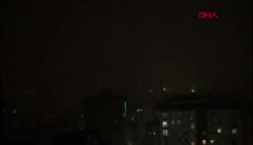 Ordu'da eve düşen yıldırım anı kamerada