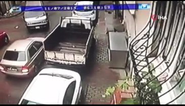 Hırsızların rahat tavırları güvenlik kamerasına yansıdı