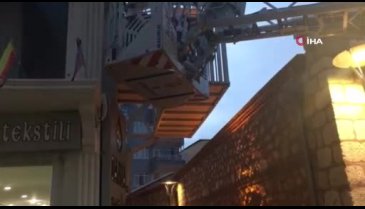 Otel sahibi kadın: "Bir yavru kedi için otelime zarar verdiniz"