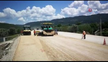 Bursa'da çiftçinin eylem yaptığı yola iş makineleri girdi