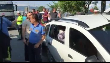 Bursa'da tır otomobile çarptı: 1 yaralı - 2