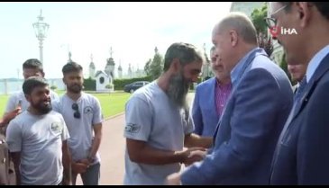 Londra'dan bisikletlerle yola çıkan hacı adayları Cumhurbaşkanı Erdoğan ile görüştü