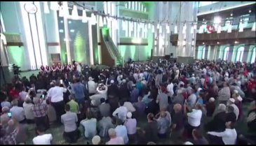 Cumhurbaşkanı Erdoğan, şehitler için Kur'an-ı Kerim okudu