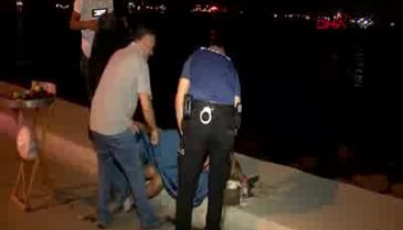 Zeytinburnu'nda taksiden inen kadın koşarak denize atladı