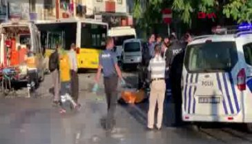 Halk otobüsü servis minibüsüne çarpıp dükkana girdi: 1 ölü, 2 yaralı