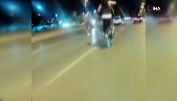 Motosikletli magandanın tek teker kazası kamerada