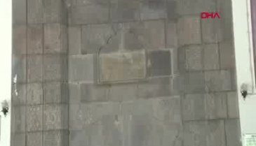 Fatih Sultan Mehmet'in namaz kıldığı cami zamana meydan okuyor