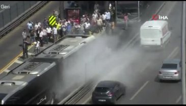 Metrobüste yangın paniği!