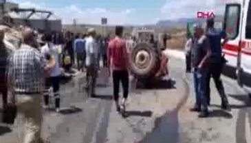 Traktör ile hafif ticari araç çarpıştı! Çok sayıda yaralı var