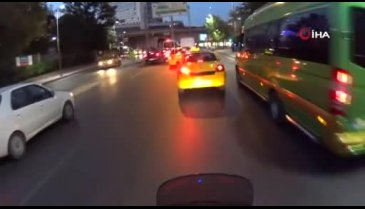 Minibüs şoförü taksiciyi darp etti