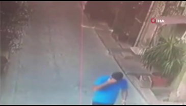 Beyoğlu'nda evlere dadanan hırsızlar kamerada