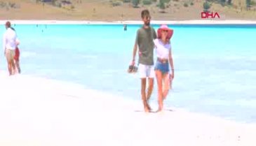 Salda Gölü'ne ziyaretçi akını