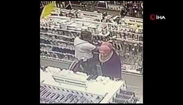 Sahte kimlikle hırsızlık yaparken yakalandılar
