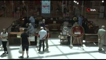 Bursa'da asırlık radyo ve televizyonlar görücüye çıktı