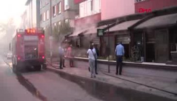 Restoranın yanışını gözyaşları ile izledi