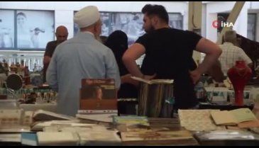 Arap turistler Bursa'da antika pazarını keşfetti