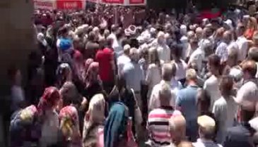 Denizden dönerken kazada ölen aynı aileden 4 kişi toprağa verildi