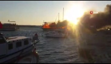 İzmir'de gezi teknesi alev alev yandı
