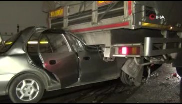 Otomobil tıra ok gibi saplandı: 1'i ağır 3 yaralı