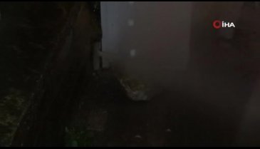 Bursa'da patlayan su borusu akşam yağmuru gibi yağdı