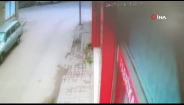 Bursa'da şarjlı bisiklet ile otomobil böyle çarpıştı